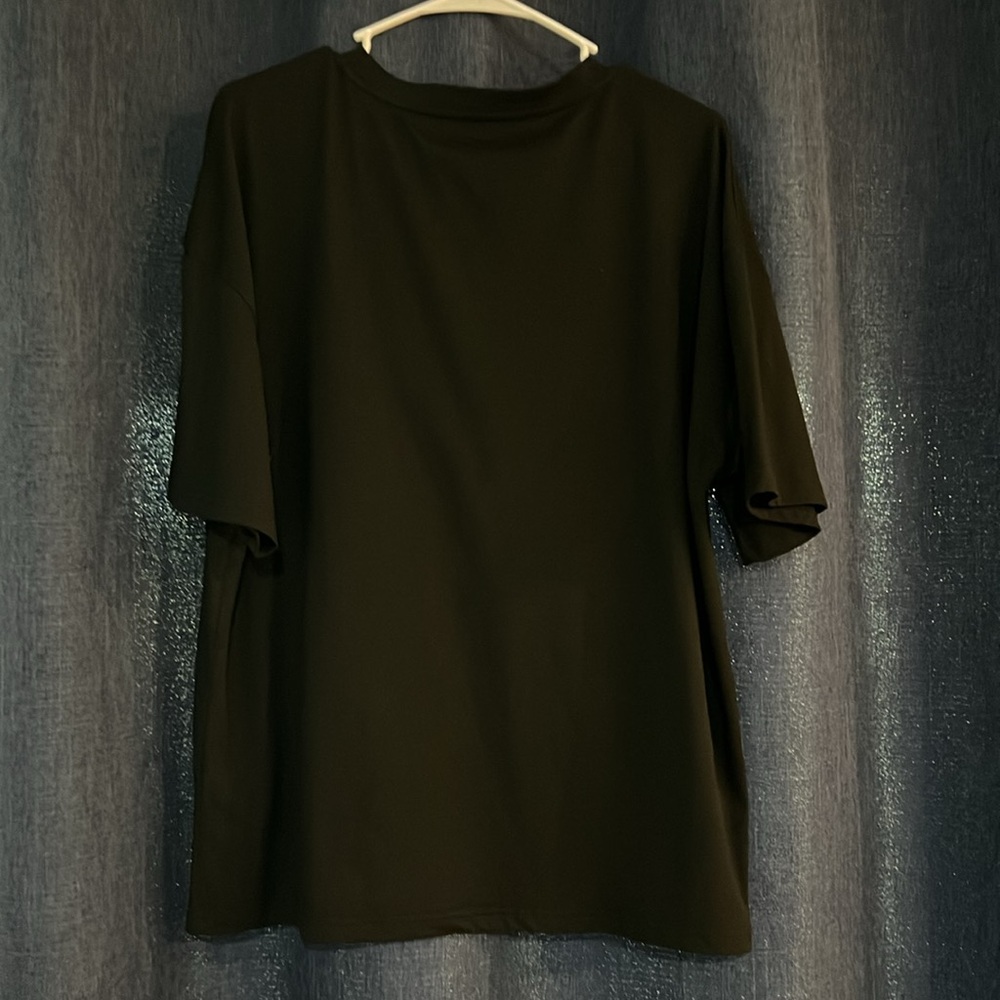 Over sized women’s shirt size Medium - Picture 3 of 4